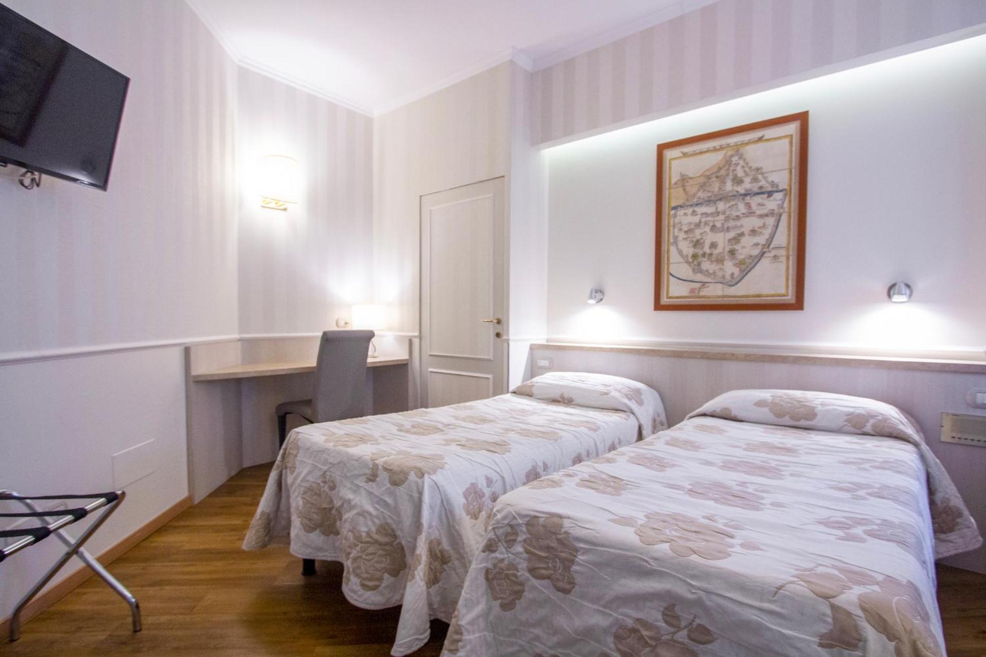 Hotel Flora Milano Esterno foto