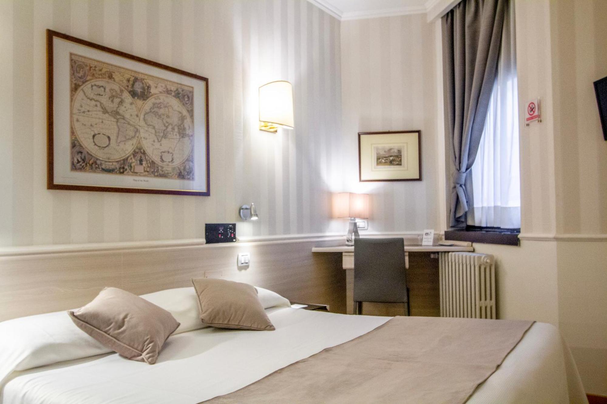 Hotel Flora Milano Esterno foto