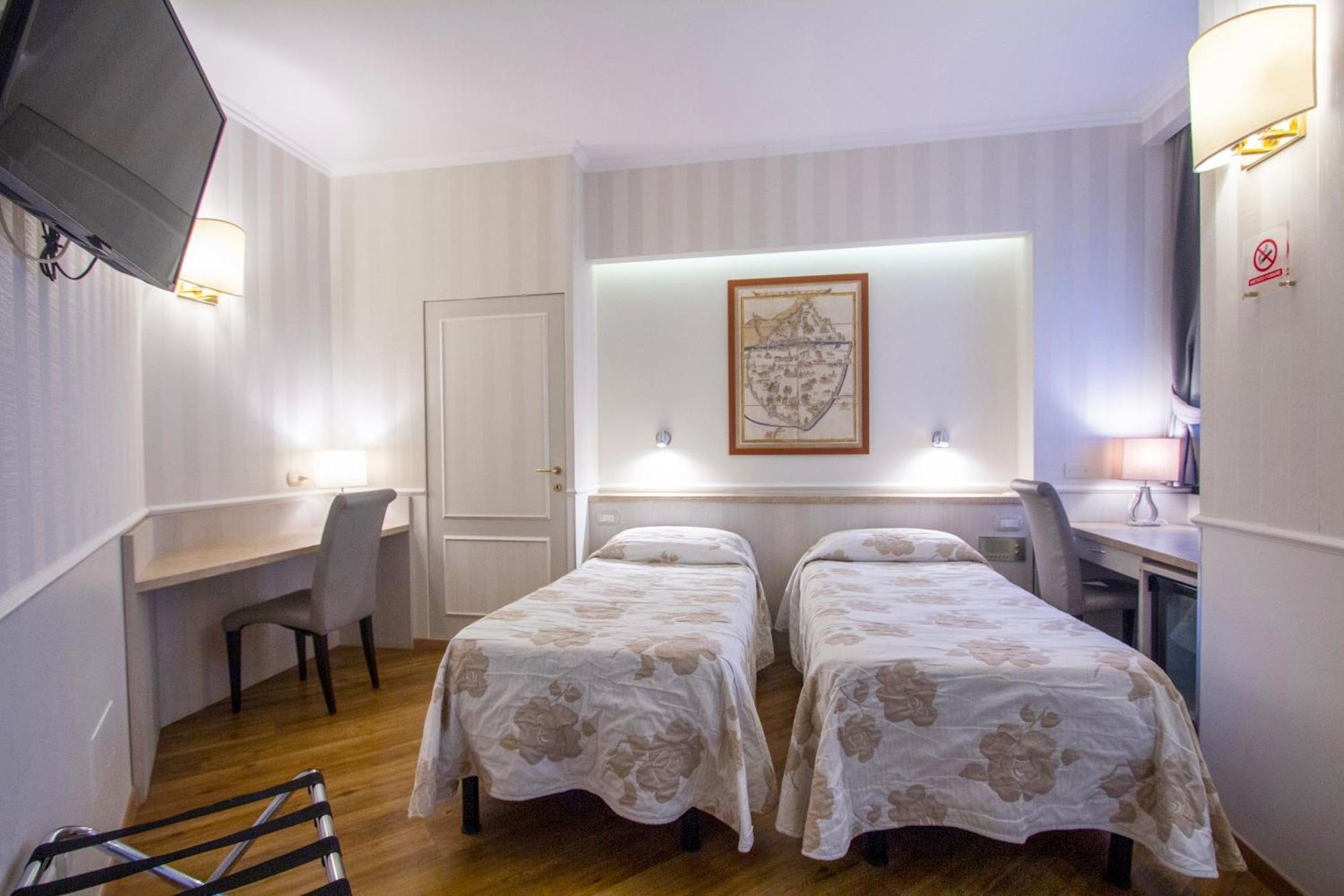 Hotel Flora Milano Esterno foto