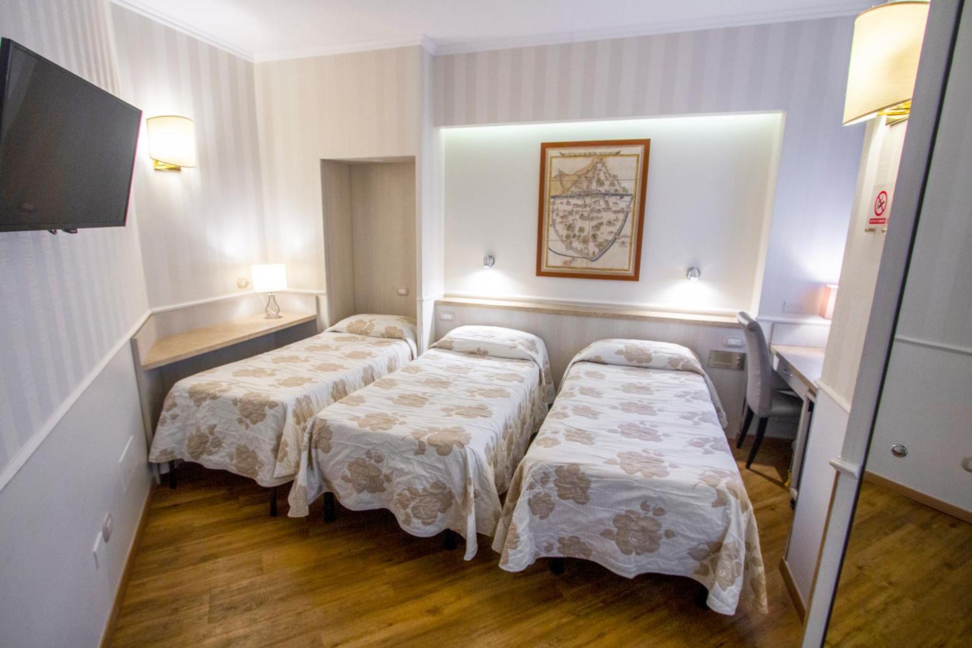 Hotel Flora Milano Esterno foto