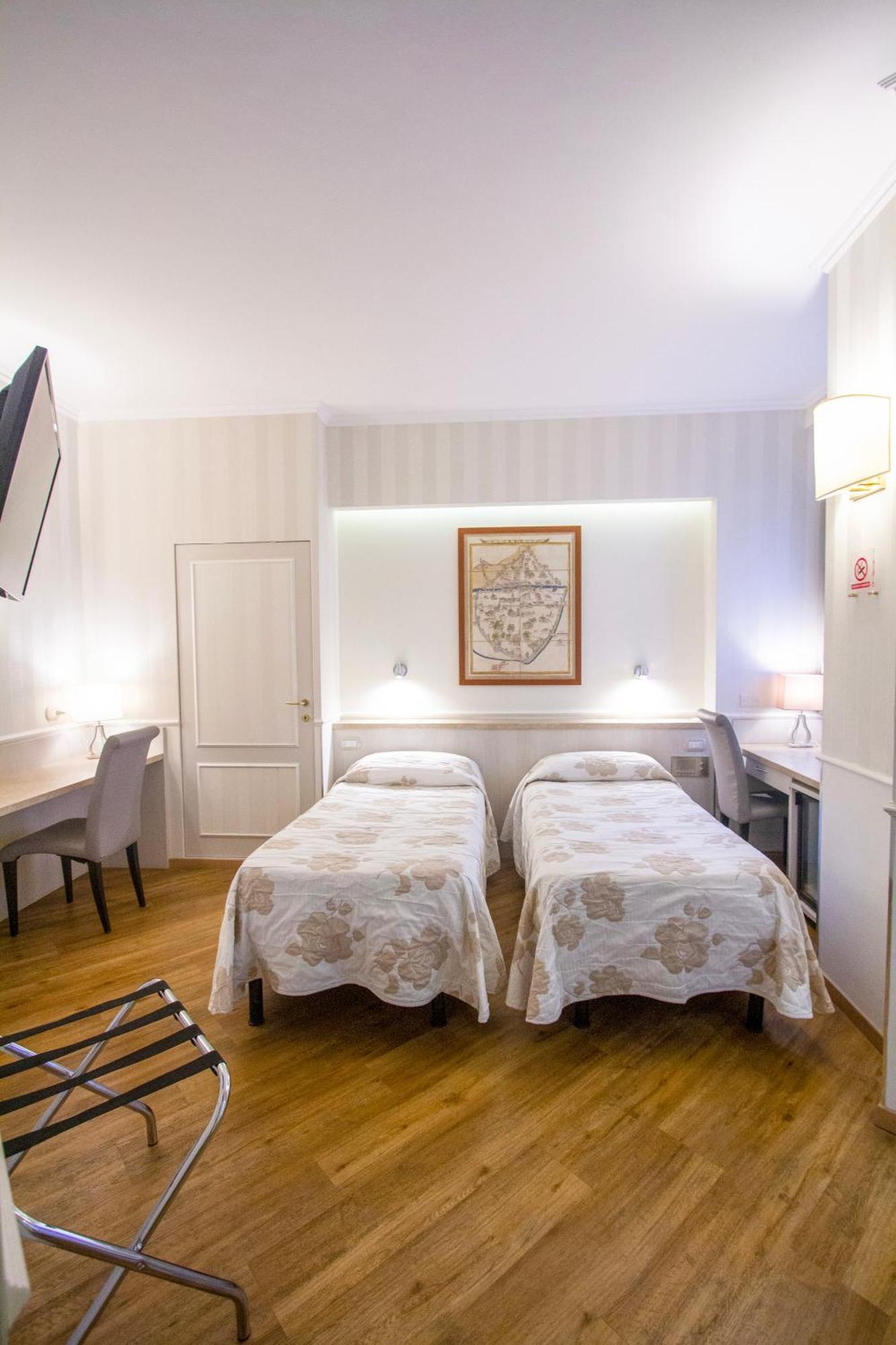 Hotel Flora Milano Esterno foto