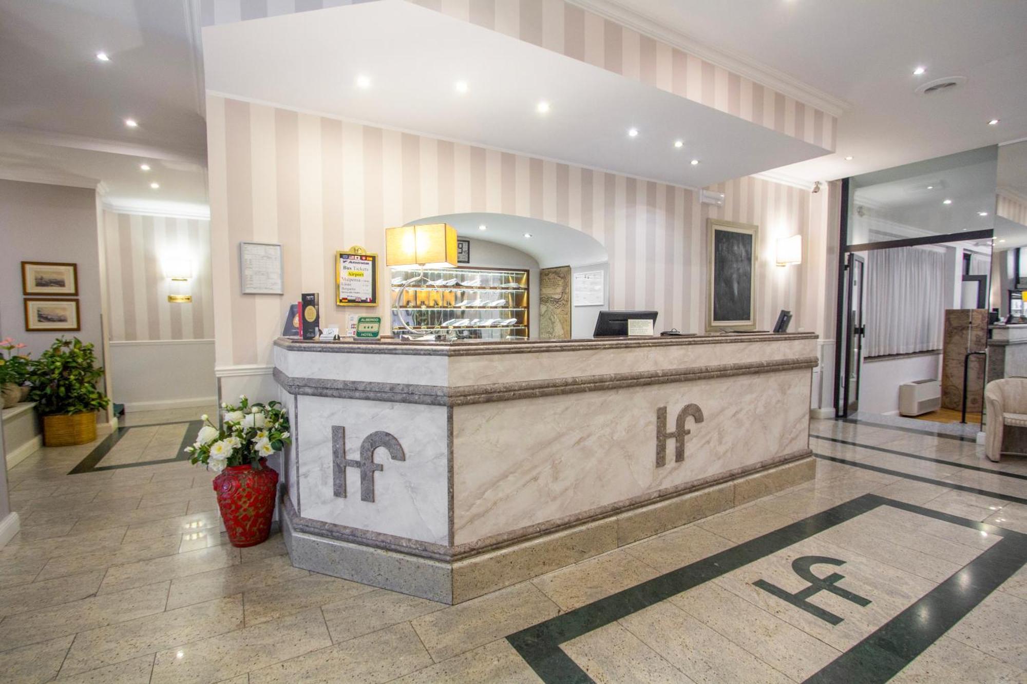 Hotel Flora Milano Esterno foto