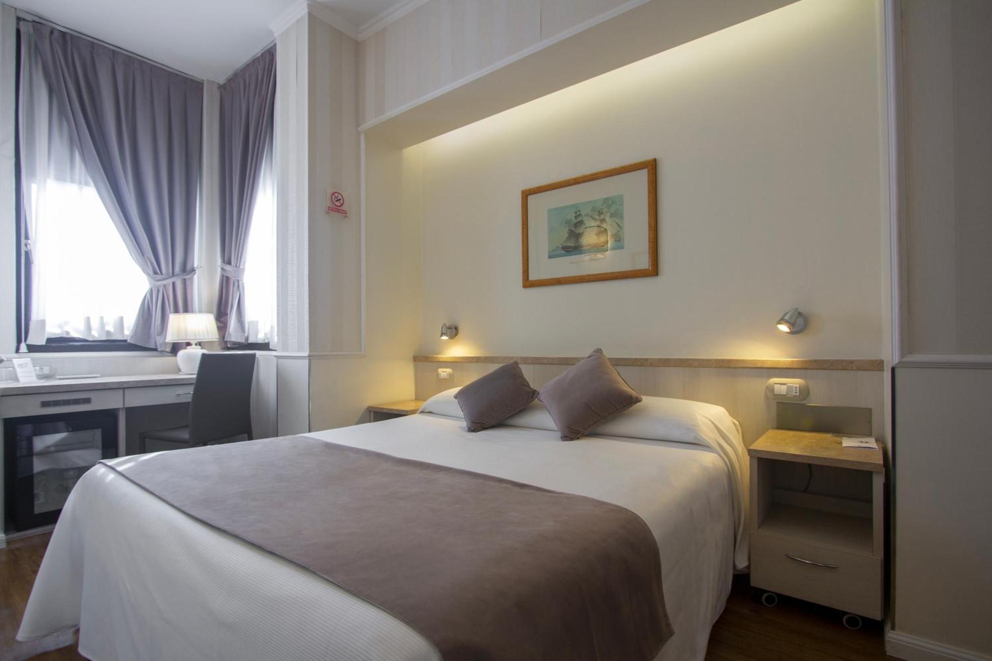 Hotel Flora Milano Esterno foto