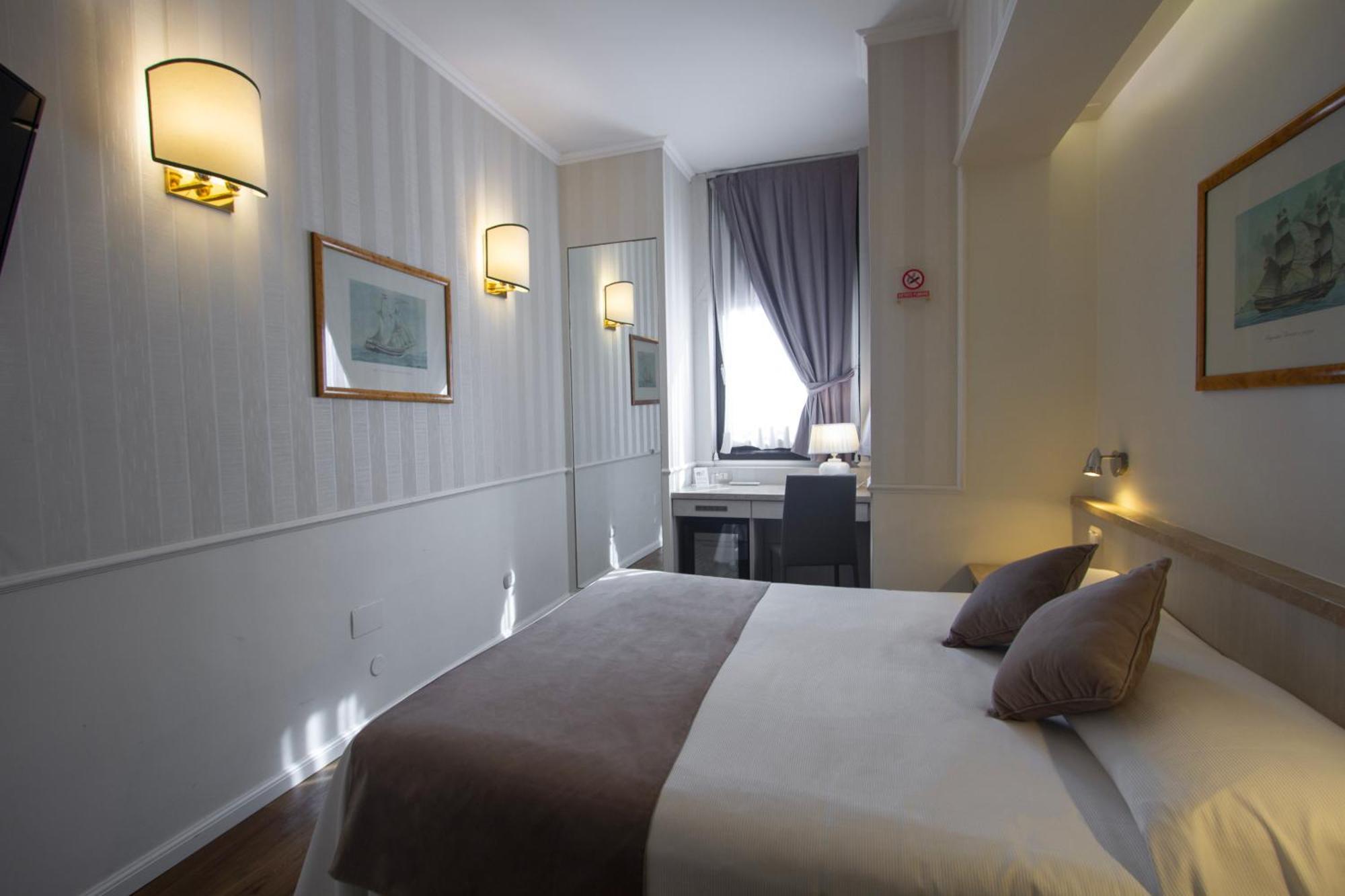 Hotel Flora Milano Esterno foto