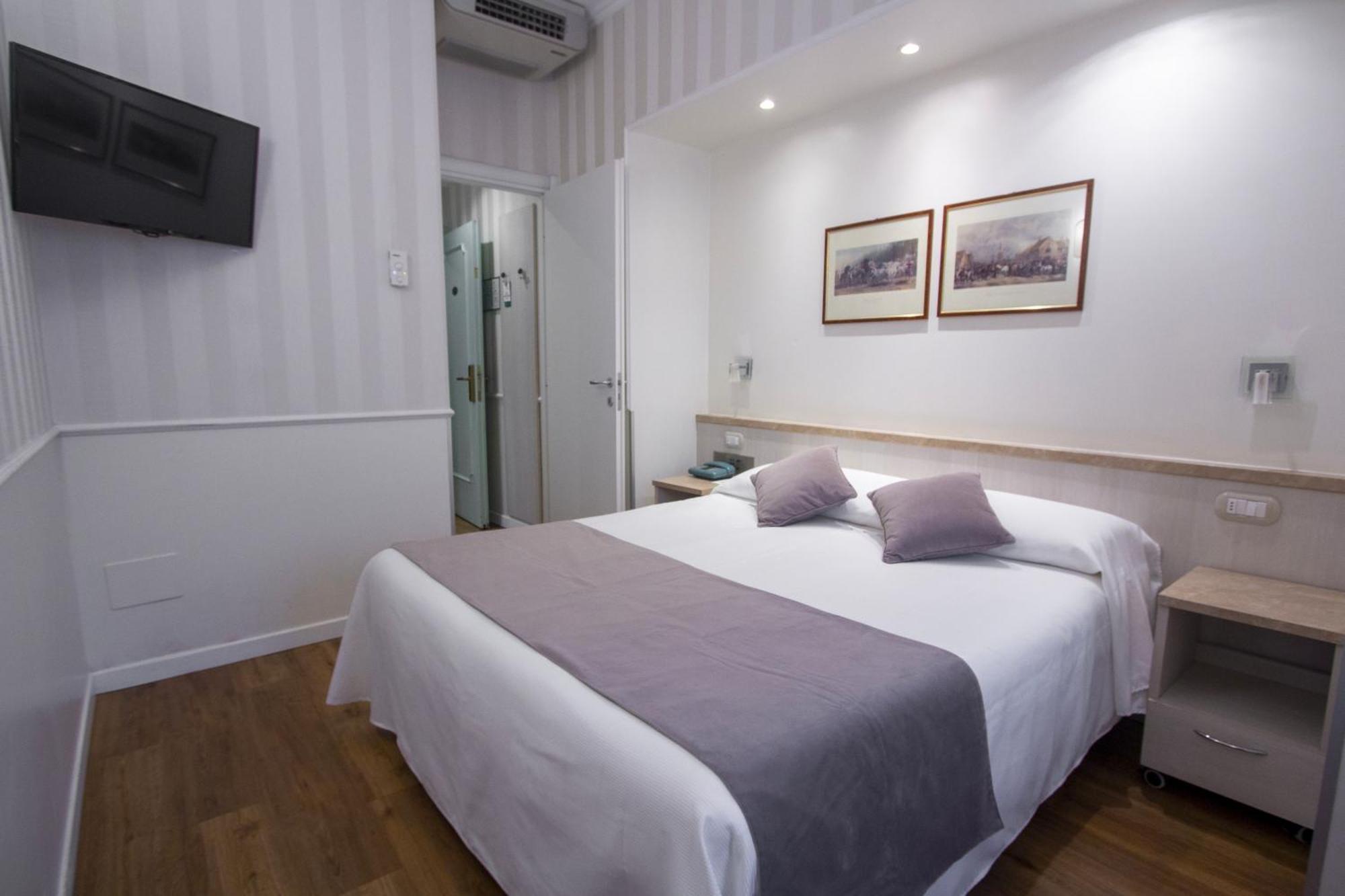 Hotel Flora Milano Esterno foto