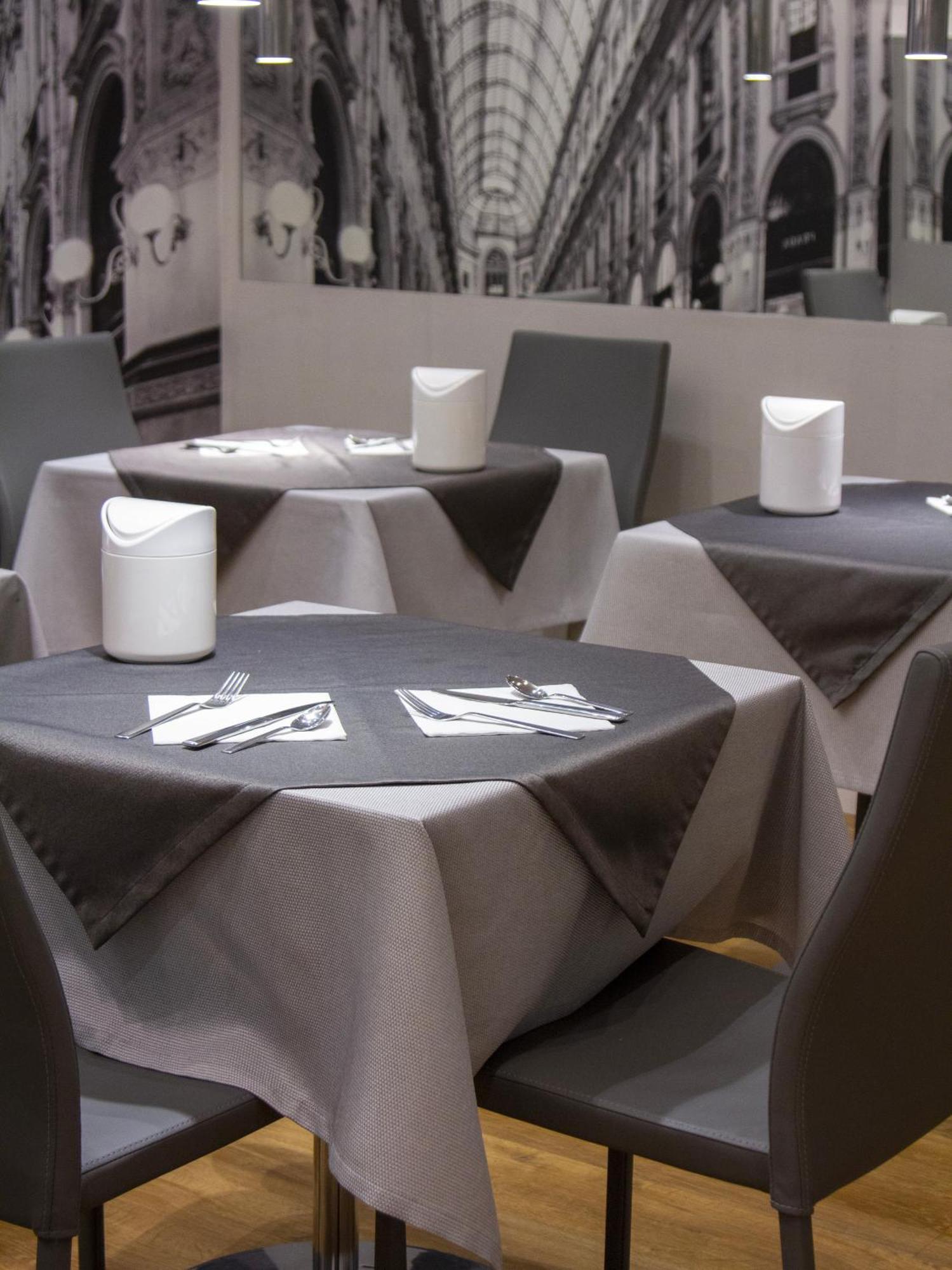 Hotel Flora Milano Esterno foto