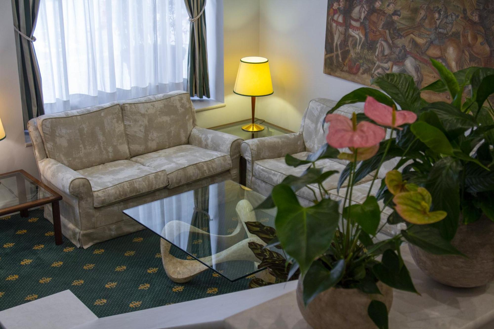 Hotel Flora Milano Esterno foto