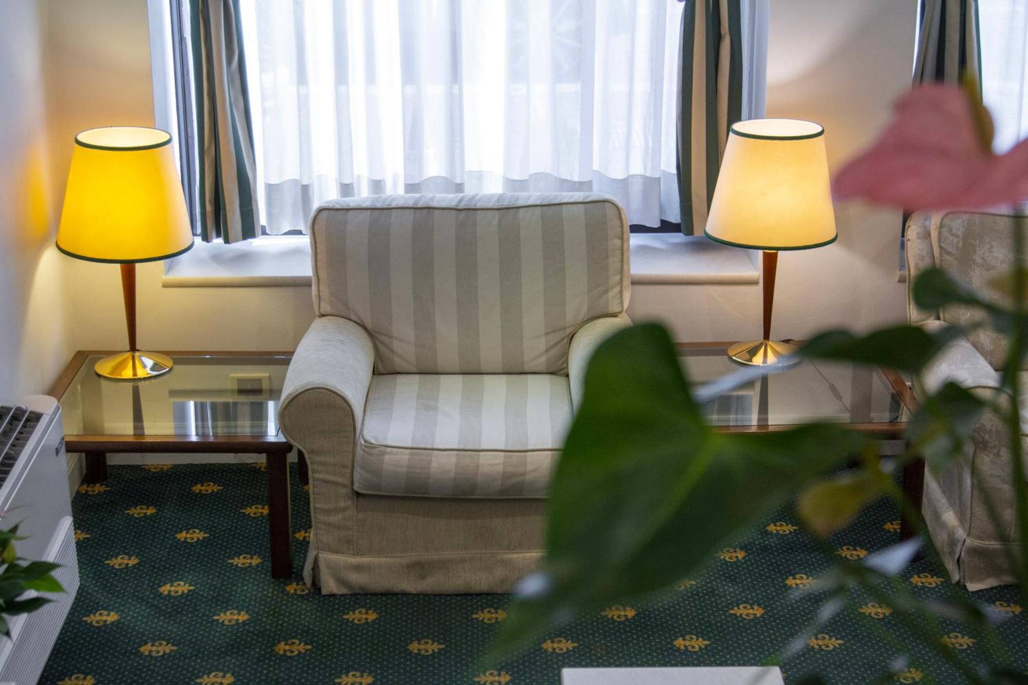 Hotel Flora Milano Esterno foto