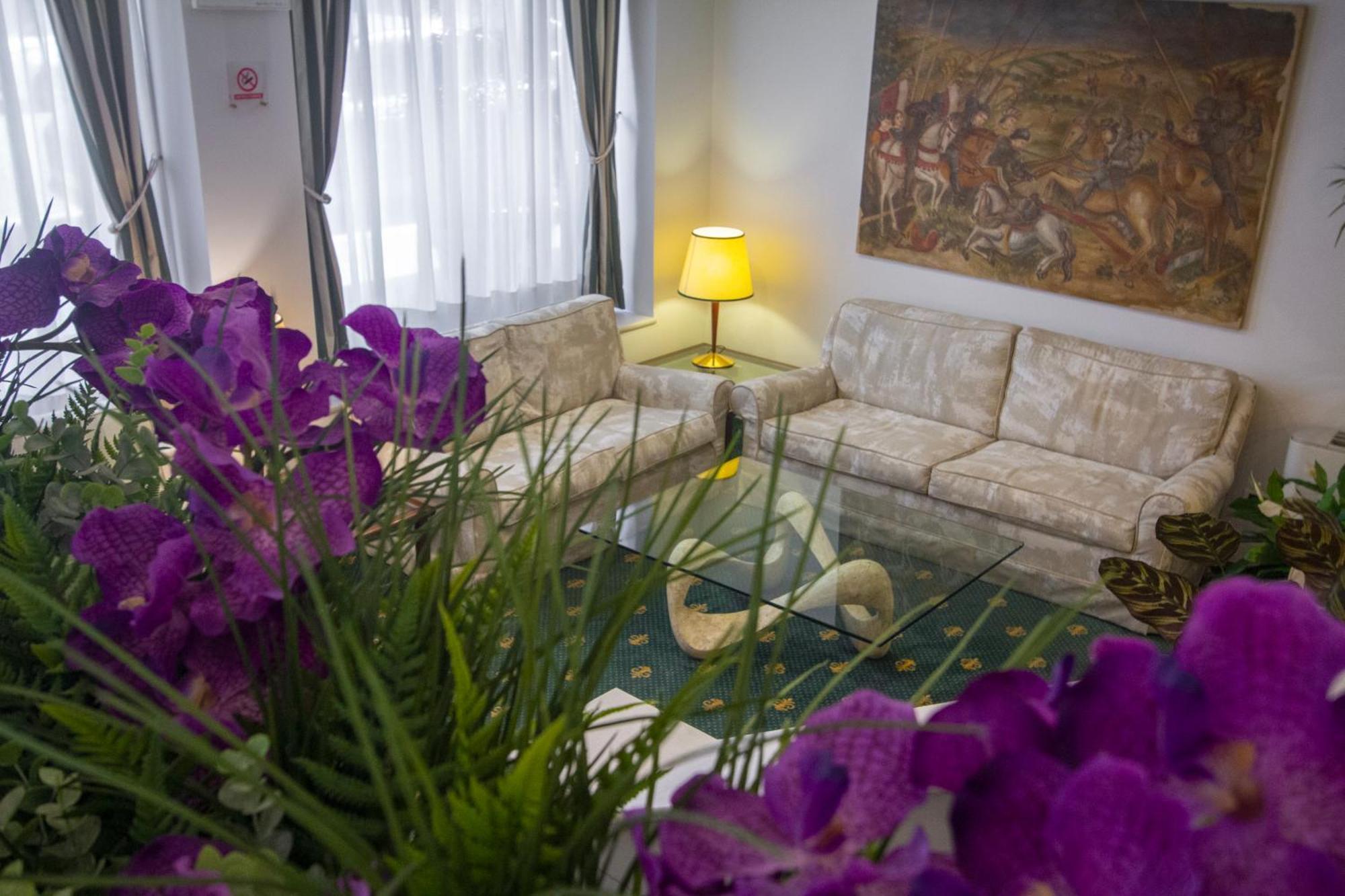 Hotel Flora Milano Esterno foto