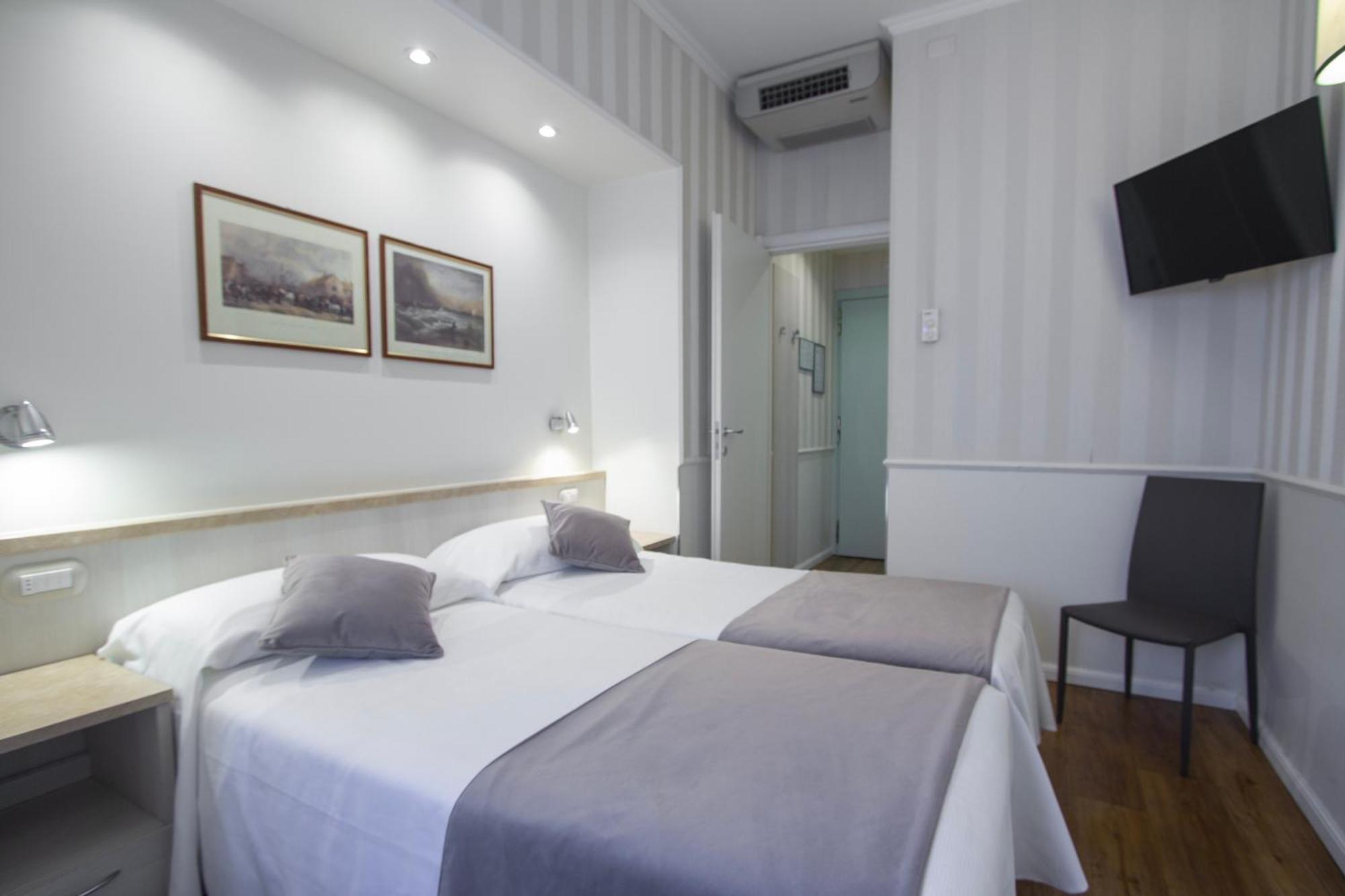 Hotel Flora Milano Esterno foto